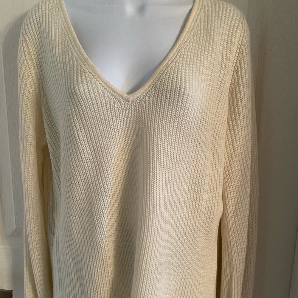 EXPRESS WHITE KNIT SWEATER NEVER WORN